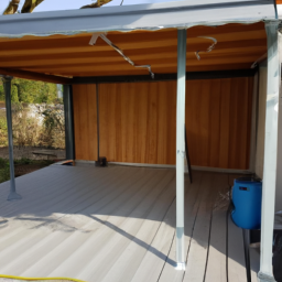 Créer une atmosphère méditerranéenne avec une pergola en fer forgé Sainte-Suzanne